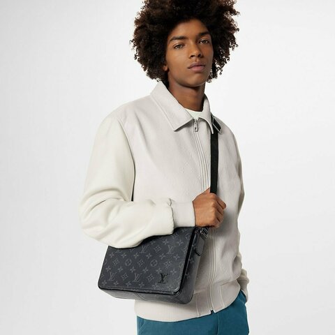 Сумка Louis Vuitton District PM Monogram Eclipse