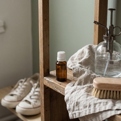 Масло чайного дерева Young Living для уборки и свежести обуви