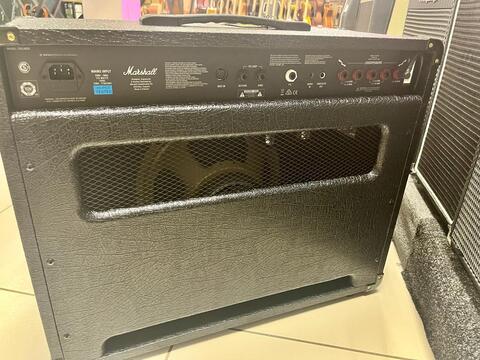 MARSHALL DSL40 COMBO Усилитель гитарный ламповый, 40Вт, комбо, 1x12'', 2 канала