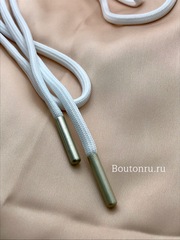 Шнур белый с металлическим наконечником 1,38 м