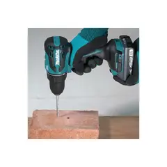 Аккумуляторная ударная дрель-шуруповёрт Makita DHP490Z