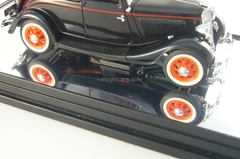 Ford 1933 V8 Coupe couch maroon Classic Carlectables 1:43