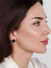 sergi-trendy-gold-1-motiv-iz-zheltogo-zolota-s-oniksom