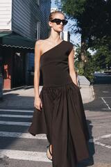 ZARA АCИММЕТРИЧНОЕ КОМБИНИРОВАННОЕ ПЛАТЬЕ, ТЕМНО-КОРИЧНЕВЫЙ