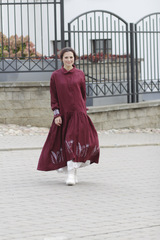 Уля. Платье льняное с вышивкой по низу и кулиской на спинке PL-422649