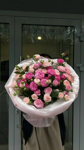 Букет из 15 кустовых роз 50 см