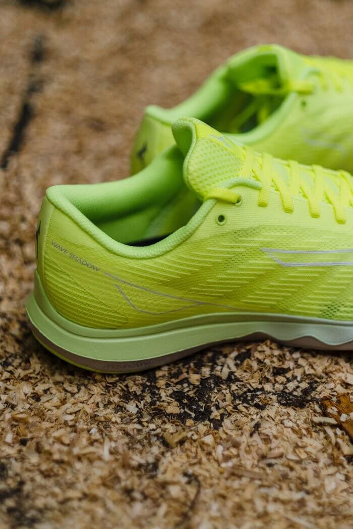 Мужские кроссовки для бега Mizuno Wave Shadow 5 лайм - 9