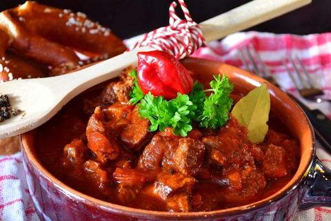 Гуляш из свинины с овощами