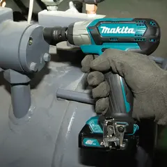 Аккумуляторный ударный гайковерт Makita TW141DZ