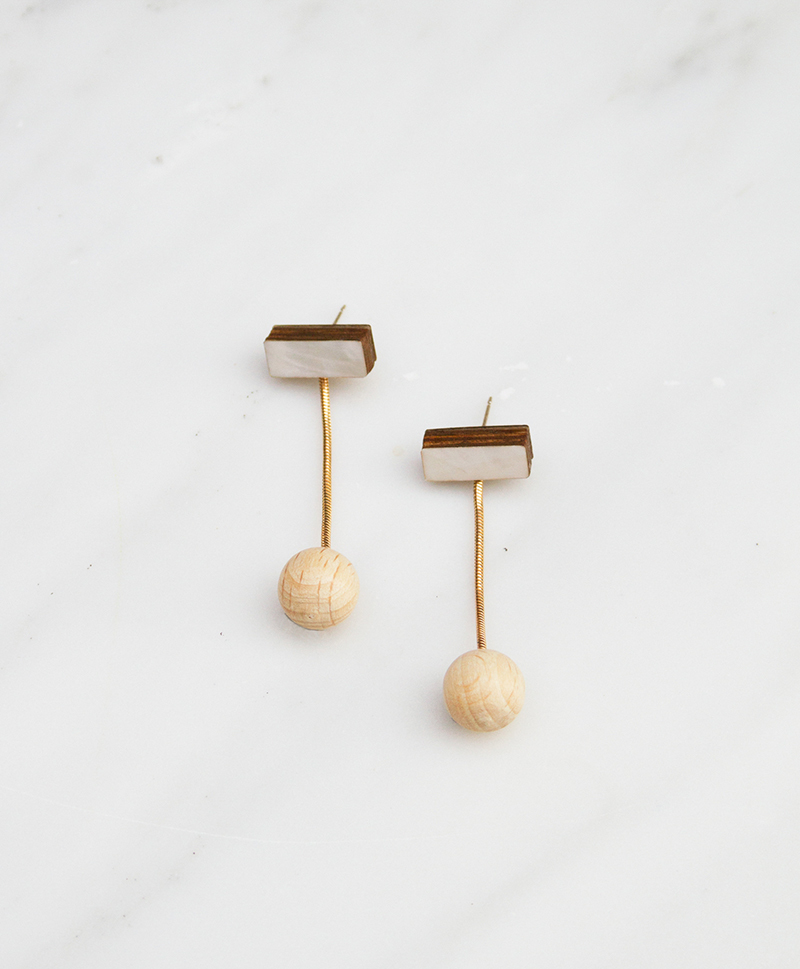 Серьги Drop Sphere Studs Mother of Pearl
