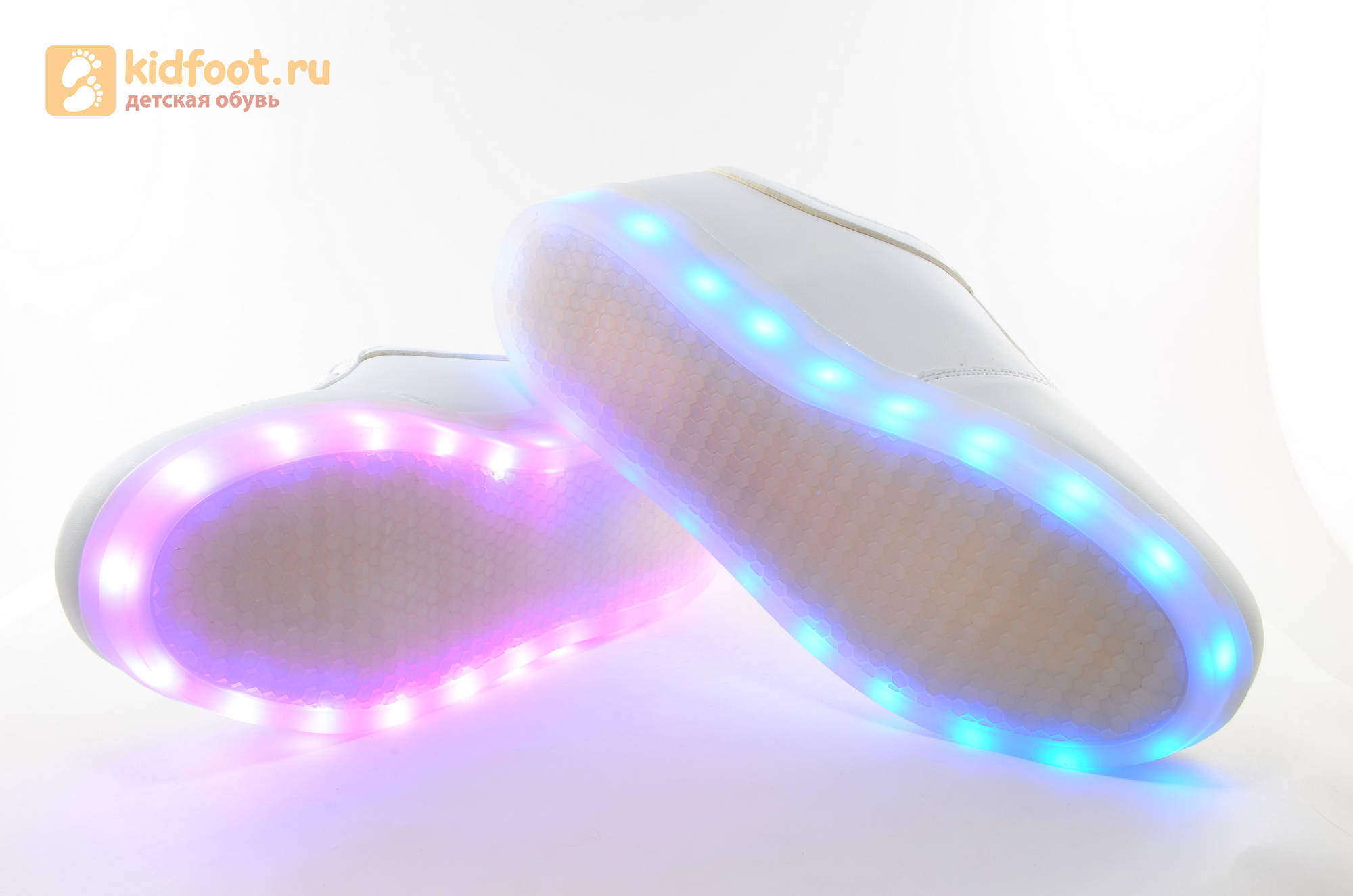Светящиеся кроссовки с USB зарядкой Fashion (Фэшн) на шнурках, цвет белый, светится вся подошва