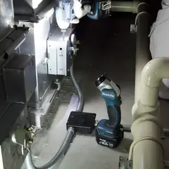 Аккумуляторный фонарь Makita DEBDML802
