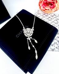 Колье CHANEL со съемной подвеской коллекция Bouton de CAMELIA white/rose VGOLD