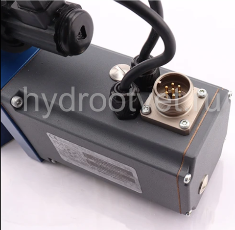 Фото 4WRTE32V600L-4X/6EG24K31/A1M - Пропорциональный быстродействующий распределитель с обратной связью по положению золотника и со встроенным усилителем (OBE), Ду32, A1 = ±10 В, номинальный расход 600 л/мин, схема V, каналы управления X и Y = внешние