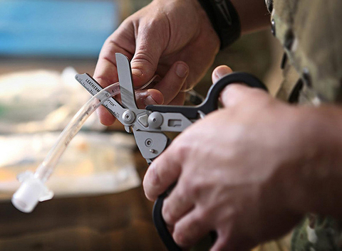 Мультитул Leatherman Raptor, 127 mm, 6 функций серебристый/бежевый (832174)