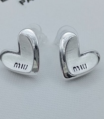 Серьги-пусеты MIUMIU в форме сердечек