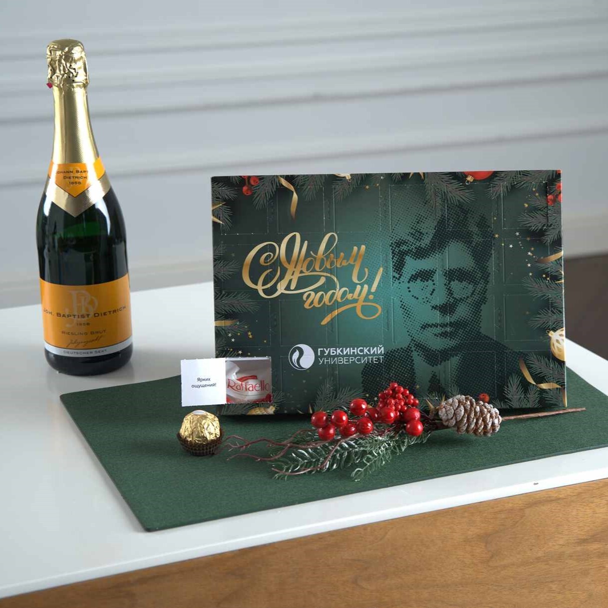 Адвент-календарь с логотипом. 24 окошка с конфетами Ferrero Rocher