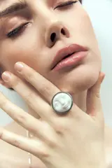 Кольцо Личико, белый фарфор
