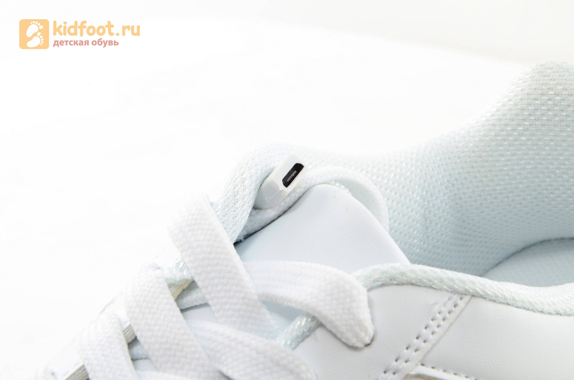 Светящиеся кроссовки с USB зарядкой Fashion (Фэшн) на шнурках, цвет белый, светится вся подошва