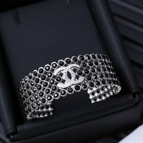 Браслет манжета с вставками из черных кристаллов CHANEL