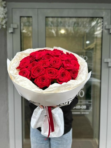 25 очаровательных роз Россия 50 см