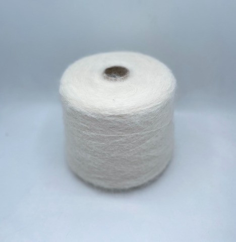 Filitali lab(пр.Италия),art.Baby Suri brushed ,950м/100гр, 63% Альпака Baby Suri  7% Меринос  30% Полиамид, цвет-Молочный(77). арт-29730