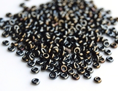 Toho Demi Round 11/0 цвет 0083 Metallic Iris Brown