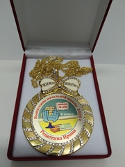 Медаль со стразами 