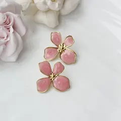Серьги пусеты Цветы с эмалью, розовый, 30*27 мм, сталь, позолота, СГ027