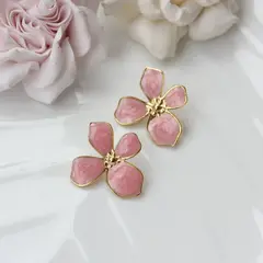 Серьги пусеты Цветы с эмалью, розовый, 30*27 мм, сталь, позолота, СГ027