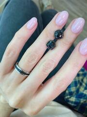 47921- Пусеты CARATS из серебра с черными цирконами в стиле Ko JEWELRY