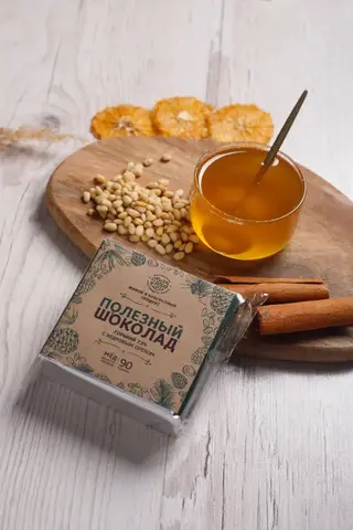 3 плитки по 90г. Шоколад горький, 72% какао, на меду, с кедровым орехом