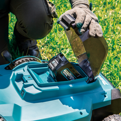 Аккумуляторная газонокосилка Makita LM004GM103