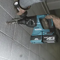 Аккумуляторный перфоратор Makita DHR242RT