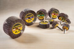 STAYER d 60 x 30 мм, P100, на шпильке d 6 мм, круг шлифовальный лепестковый (36608-100)