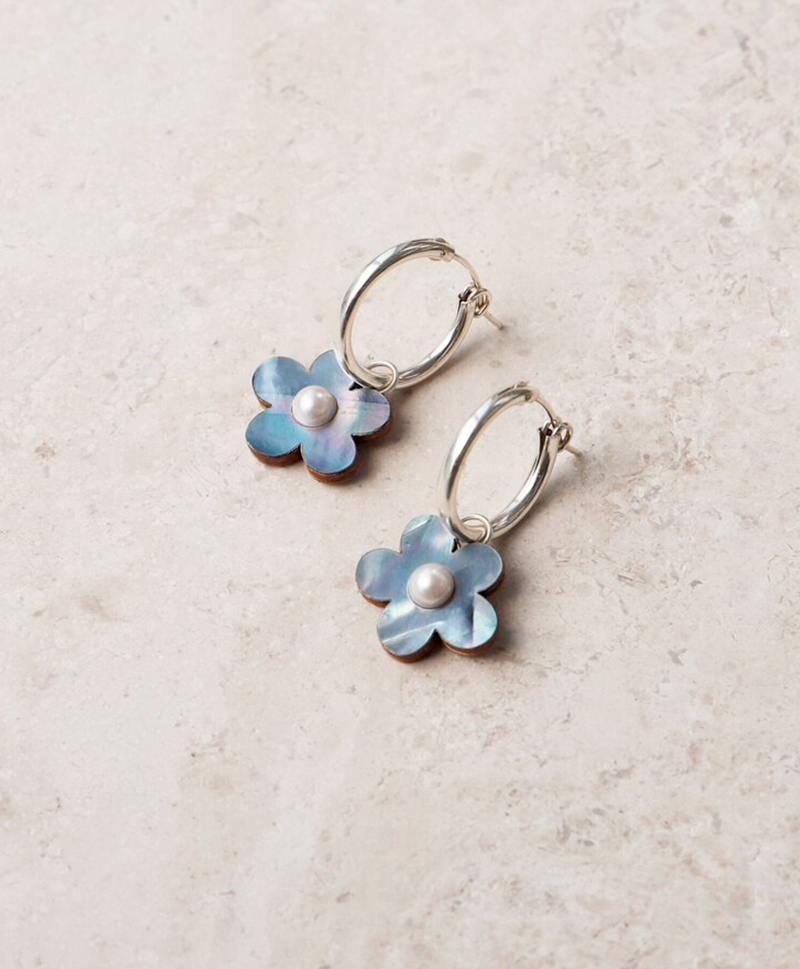 Серьги Mini Bloom Hoops in Blue Pearl