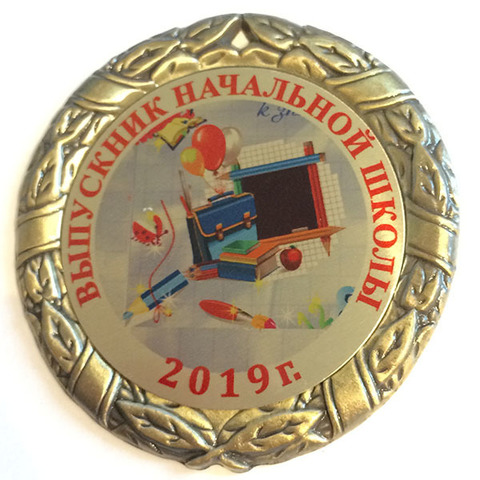 Изображение на золотом металле