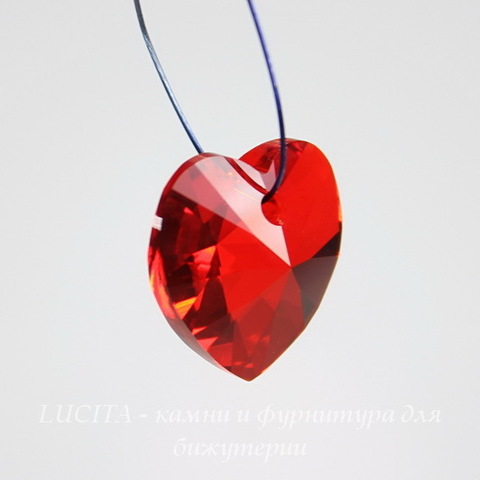 6228 Подвеска Сваровски Сердечко Light Siam (10,3х10 мм)
