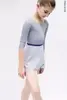 Юбка на запах с контрастным фиолетовым поясом | серый