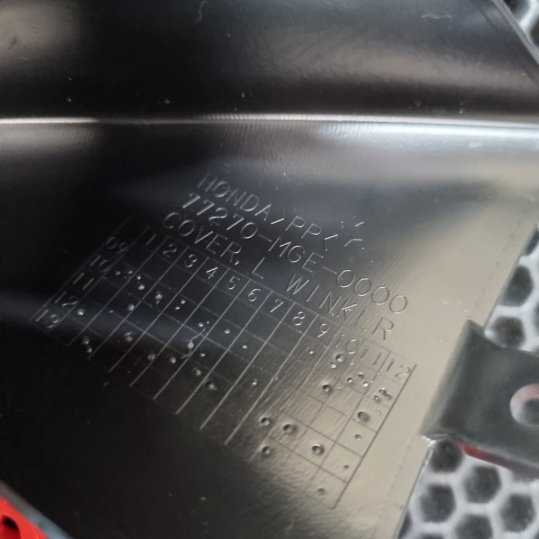 Honda Накладка левого заднего поворотника VFR 1200 F FD 77270-MGE-000ZA