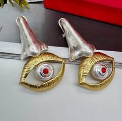 73132-sergi-nos-v-stile-schiaparelli-s-podveskami-glazami