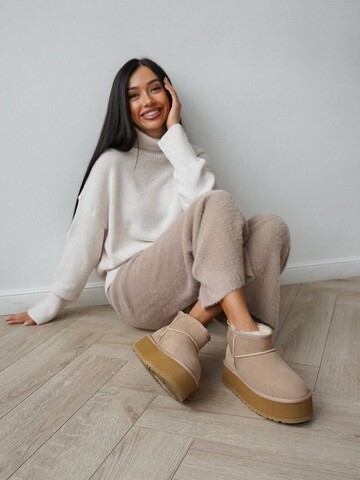 UGG mini Platform