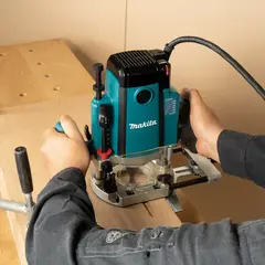 Фрезер погружной Makita RP2303FC02