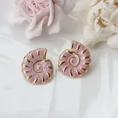 Серьги пусеты Ракушки с эмалью, розовый, 26*23 мм, сталь, позолота, СГ026