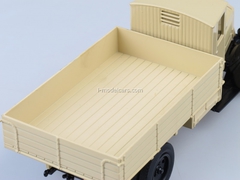 YaG-4 beige 1:43 Nash Avtoprom