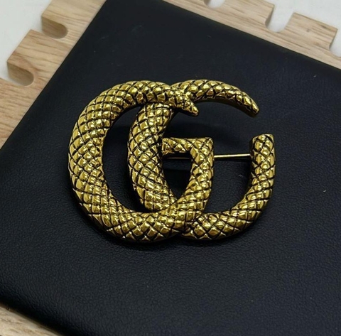 Брошь винтаж GUCCI с эффектом иммитации змеиной кожи