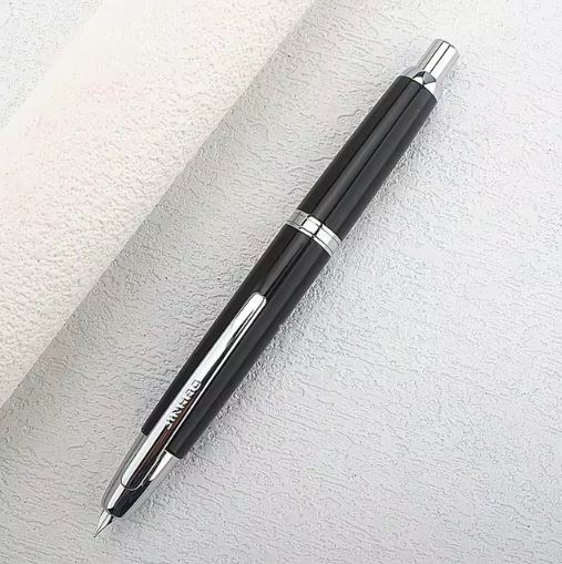 Перьевая ручка Jinhao 10 capless, Китай. Перо EF (0.4 мм) выдвигается нажатием на кнопку. Корпус металл. Цвет черный. Распродажа 3200 руб!