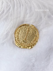 Брошь Скиап. золотистая круглая с изображением Вандомской колонны