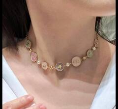 kole-choker-s-podveskami-monetkami-s-cvetnoj-ehmalyu-style-by-cdior