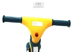 Беговел Rivertoys M002BX